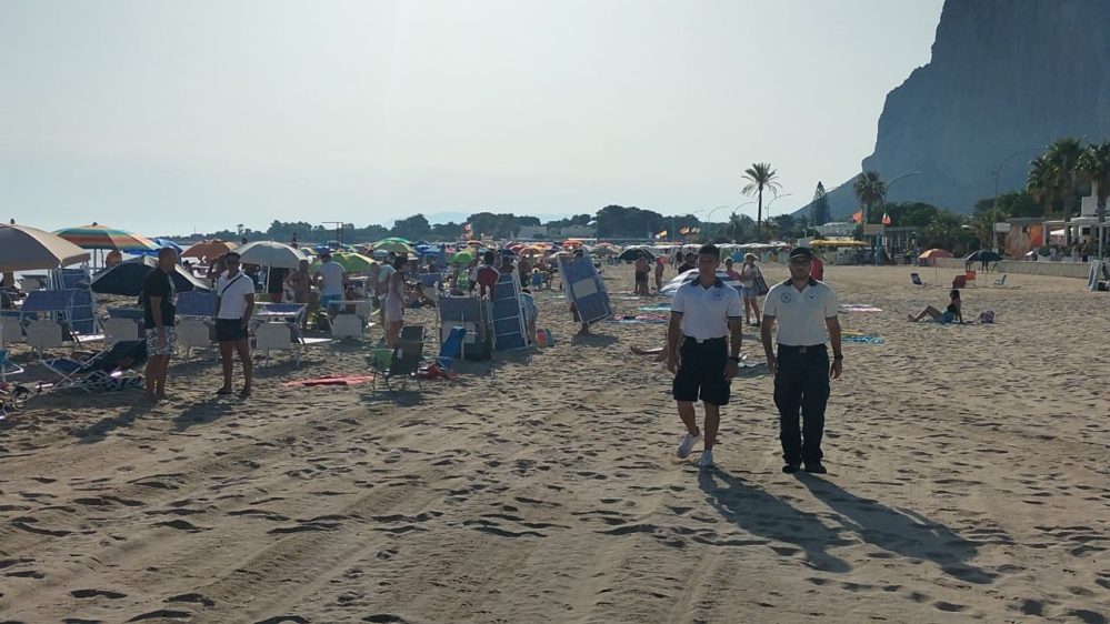 Controlli A Tappeto In Spiaggia A San Vito Lo Capo Per Occupazione