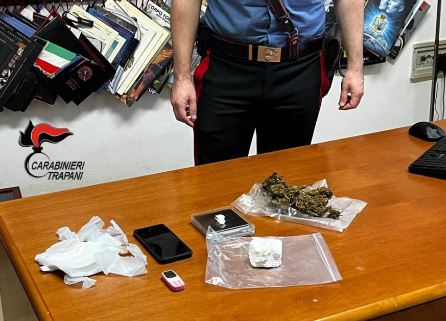 Detenzione Ai Fini Di Spaccio Di Cocaina E Marijuana, Arrestato 23enne ...