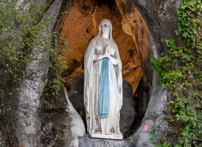 Statua della Madonna di Lourdes in pellegrinaggio nel trapanese | Alpauno