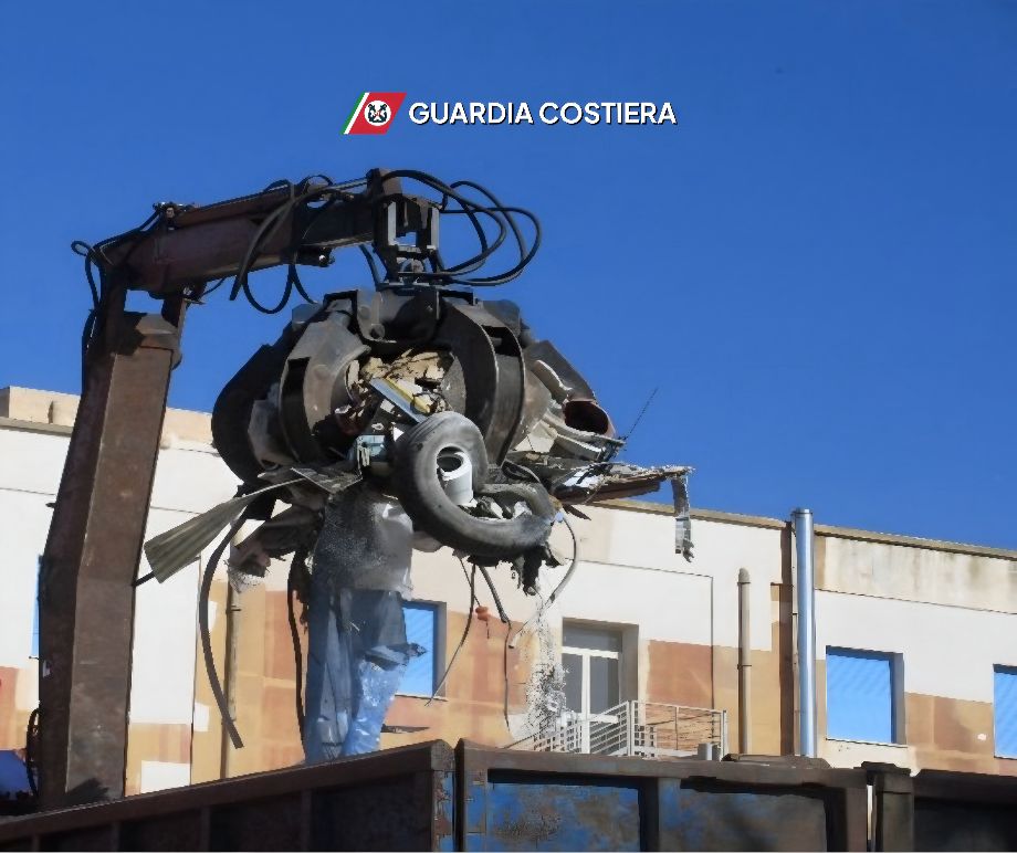 Traffico illecito di rifiuti: la Guardia Costiera ferma autocarro con 25mc di scarti edili a Misiliscemi