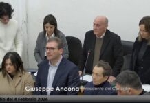 Castellammare approva il bilancio, tra nuove opere e il ricordo di Nancy e Bryan (Interviste)